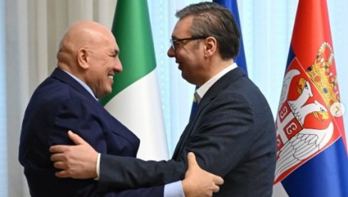 ВУЧИЋ СЕ САСТАО СА ИТАЛИЈАНСКИМ МИНИСТРОМ ОДБРАНЕ: Разговарали о кључним темама, председник добио и специјалан поклон