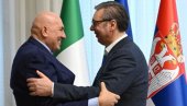 VUČIĆ SE SASTAO SA ITALIJANSKIM MINISTROM ODBRANE: Razgovarali o ključnim temama, predsednik dobio i specijalan poklon