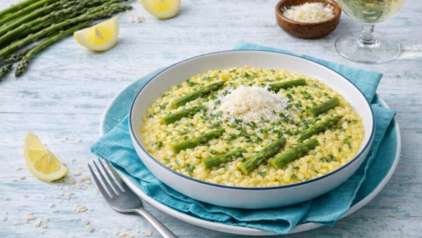 СА УКУСОМ ШПАРГЛИ И МОРА: Медитерански рижото