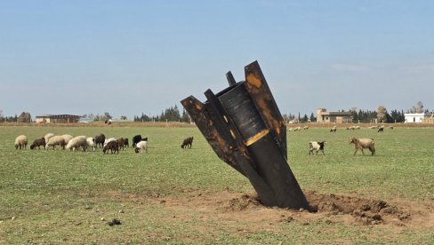 ЛЕТ ОД 1.000 КМ: Иранска ракета се укопала у селу! Кога су гађали - нова држава је мета Иранаца или заправо Турска? (ФОТО)