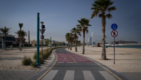 ПАНИКА У ДУБАИЈУ, СТИГЛО ХИТНО УПОЗОРЕЊЕ ЗБОГ ИРАНСКОГ НАПАДА: Потражите одмах склониште у најближој безбедној згради