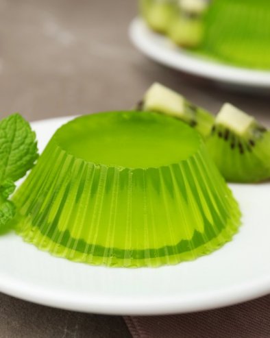 ОСВЕЖАВАЈУЋИ ДЕСЕРТ: Домаћи желе од кивија, једноставан, ефектан и веома укусан