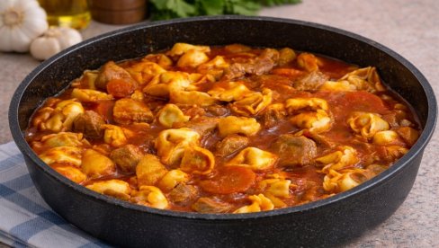 SVINJSKO MESO SA POVRĆEM I TESTENINOM: Domaće jelo u bogatom sosu