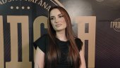 SKREĆE SE PAŽNJA NA LJUDI KOJI SU ZAHVAĆENI RATOM: Barbara Bobak o novoj pesmi,  lepom izgledu, problemima na Bliskom istoku (FOTO)