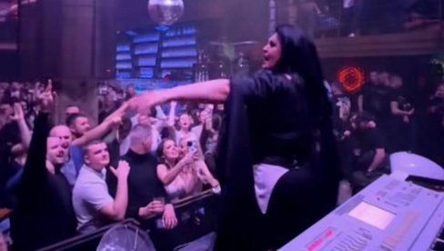 СВЕ СЕ ДОГОДИЛО ПРЕ НЕГО ШТО ЈЕ ПОЧЕО КОНЦЕРТ: Драгана Мирковић открила детаље са наступа из Сплита и дојаве о бомби (ФОТО)