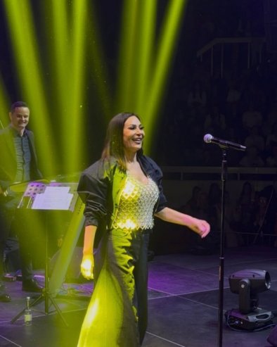 ОДУШЕВИЛА ЛОЗНИЦУ: Цеца Ражнатовић у несвакидашњем стајлингу запевала највеће хитове (ФОТО)