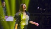 ODUŠEVILA LOZNICU: Ceca Ražnatović u nesvakidašnjem stajlingu zapevala najveće hitove (FOTO)