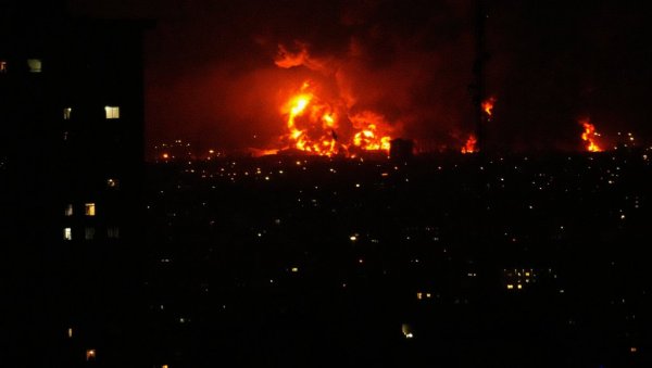 ИЗГЛЕДАЛО ЈЕ КАО ДА ЈЕ КРАЈ СВЕТА Издато хитно упозорење у Ирану: Црна киша изнад Техерана, не излазите напоље! (ВИДЕО)