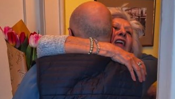 ЕМОТИВНО: Ево коме је Вучевић за 8. март однео цвеће - снимак који топи срца