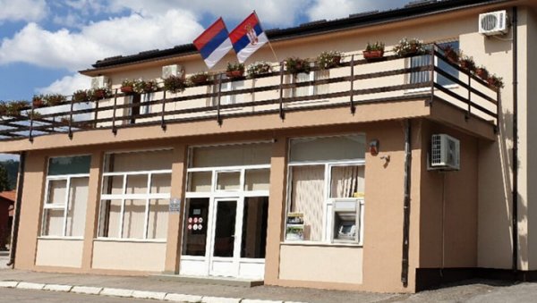 ЗАКОН ЈЕ ИСТИ ЗА СВЕ! Блокадери два пута оборили сопствену листу у Севојну – ни папире не умеју да предају, а хтели би да воде државу!