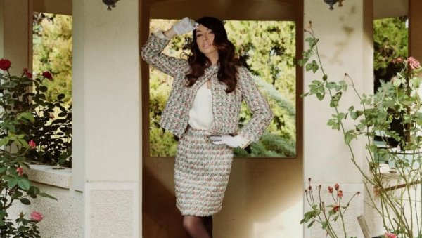 СТАРИ ХИТОВИ У ДУХУ ОСАМДЕСЕТИХ:  Катарина Живковић се мини-албумом вратила у будућност (ФОТО)