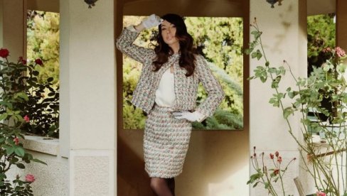 СТАРИ ХИТОВИ У ДУХУ ОСАМДЕСЕТИХ:  Катарина Живковић се мини-албумом вратила у будућност (ФОТО)