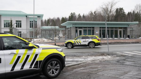 ЕКСПЛОЗИЈЕ ИСПРЕД АМБАСАДЕ САД У ОСЛУ: У току истрага