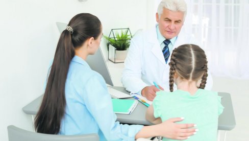 VISOKA TEMPERATURA NE IDE SAMO UZ GRIP Upozorenje pedijatra: Kada se pojave ospe, to je bolest šaka,  stopala i usta