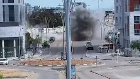 МОЋНИ ИРАН СЕ СВЕТИ АГРЕСОРИМА: Погледајте снимак тренутка када је ракета погодила Тел Авив (ВИДЕО)