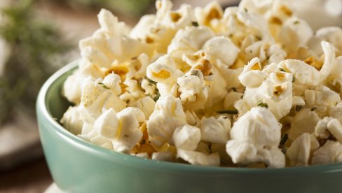 KOLIKO KALORIJA IMAJU KOKICE? Evo koliko su dobre za one koji žele da smršaju