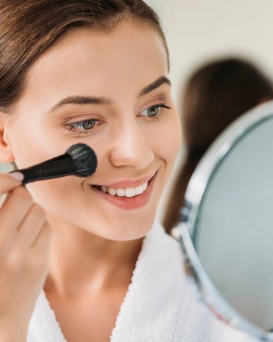 ОВАЈ НАЧИН НАНОШЕЊА РУМЕНИЛА БИЋЕ ХИТ ПРОЛЕЋА: Шта је техника цвета трешње?