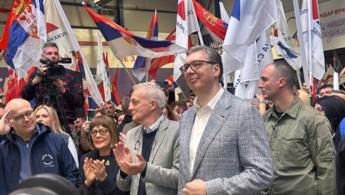 КАКАВ ДОЧЕК И АТМОСФЕРА: Громогласан аплауз и овације за председника (ФОТО/ВИДЕО)