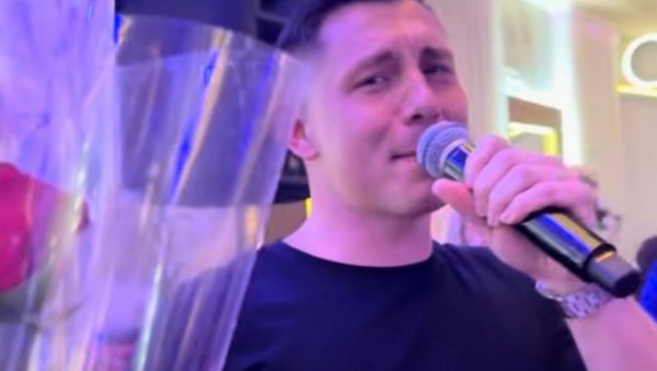 ПЕВАЧ ВАДИО РУЖЕ: Момци из познатог бенда прекинули наступ, па настало лудило међу женама (ФОТО)