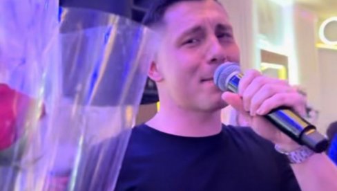 ПЕВАЧ ВАДИО РУЖЕ: Момци из познатог бенда прекинули наступ, па настало лудило међу женама (ФОТО)