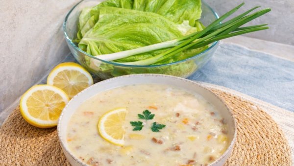 ЈУНЕЋА ЧОРБА СА ПОВРЋЕМ: Богата и нежна текстура којој је тешко одолети