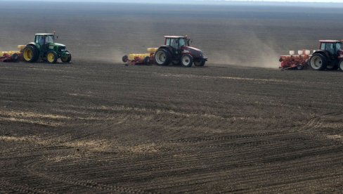 НАЈПОВОЉНИЈИ ЗАЈМОВИ ПОЉОПРИВРЕДНИЦИМА НА РАСПОЛАГАЊУ:  Јавни позив за подношење захтева за агро кредите уз субвенцију државе