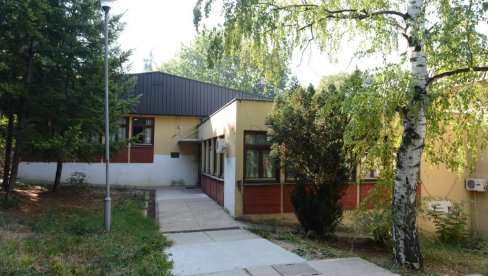 ODNELI TELEVIZORE, TELEFONE, DEČIJE RADOVE: Huligani obili vrtić Hajdi na Miljakovcu