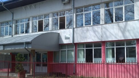 AKCIJA U KOSTOLCU: Đaci i nastavnici Tehničke škole daju krv