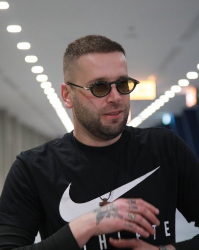 ЖЕЛИМ ДА ЉУДИ УПОЗНАЈУ ПРАВОГ МЕНЕ: Фронтмен Магла бенда проговорио о наводима да је наркоман и хомосексуалац