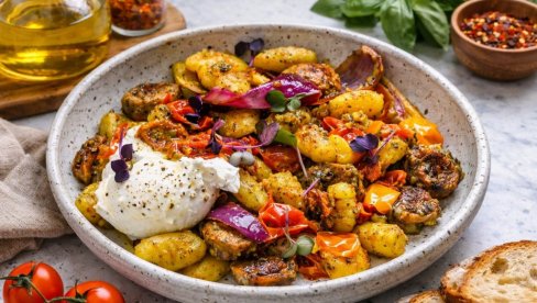 ЊОКЕ СА ПЕСТОМ И БУРАТОМ: Брз и укусан оброк за радну недељу