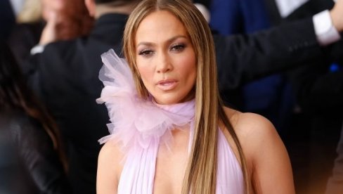 ТАЈНА САВРШЕНОГ ИЗГЛЕДА ЏЕНИФЕР ЛОПЕЗ: Ево како изгледају њени тренинзи који јој помажу да одржи невероватну фигуру у 6. деценији живота