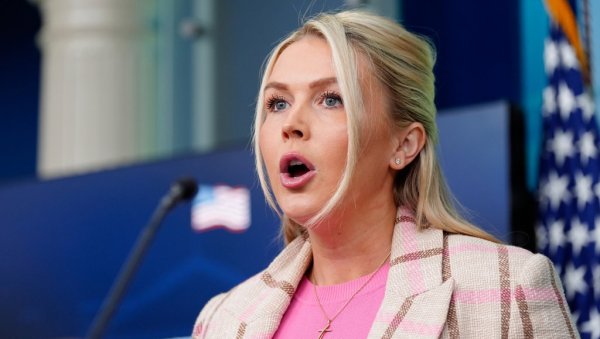 БЕЛА ИЛИ ЛУДА КУЋА? Керолајн Ливит се изланула, демантовала Трампове изјаве