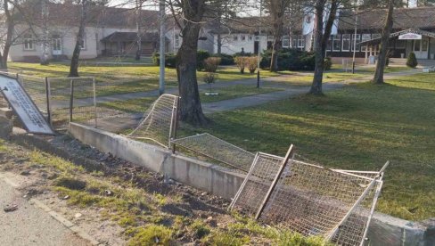 UGROŽENA BEZBEDNOST ĐAKA: Sve češće saobraćajne nesreće kraj škole u selu Samaila, na starom putu Kraljevo-Čačak