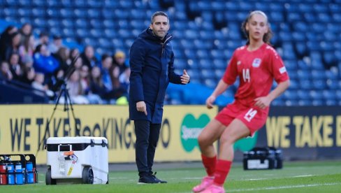 HAOS! Smenjen selektor ženske fudbalske selekcije zbog slanja neprikladnih poruka fudbalerkama