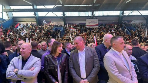 USKORO DOLAZI VUČIĆ: Pogledajte atmosferu u hali u Aranđelovcu (VIDEO)