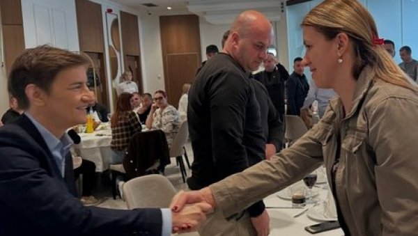 МЛАДИ ИМАЈУ ШАНСУ ДА ОСТАНУ У СВОЈИМ РОДНИМ МЕСТИМА: Брнабић у посети Лучанима