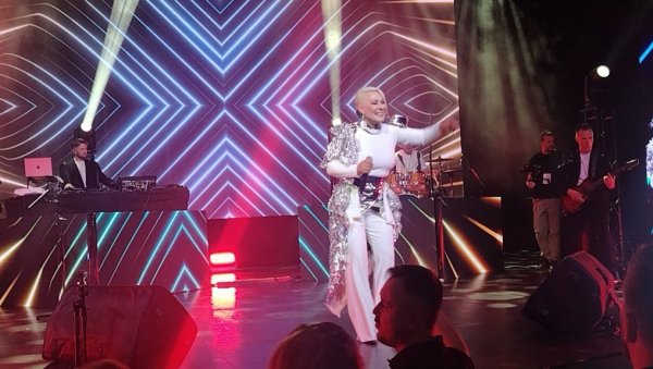 ЖУРКА ЗА СВА ВРЕМЕНА: Индира Колонија за београдску публику приредила музички делиријум (ФОТО)