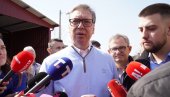 VI ŠTO OBEĆATE TO I ISPUNITE Građani aplauzom dočekali Vučića u Mramorcu: Od Karađorđa nam nije došao predsednik (VIDEO)