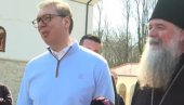 VUČIĆ U SMEDEREVSKOJ PALANCI: Predsednik obilazi manastir Pinosava (VIDEO)