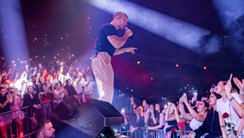 DIJASPORA JE GORELA: Saša Kovačević muzički iznenadio Beč (FOTO)