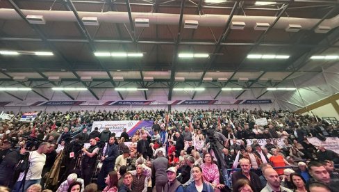 VUČIĆ U BAJINOJ BAŠTI: Puna sala čeka Vučića