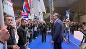 ВУЧИЋ У БАЈИНОЈ БАШТИ: Вучић говори на митингу у пуној сали