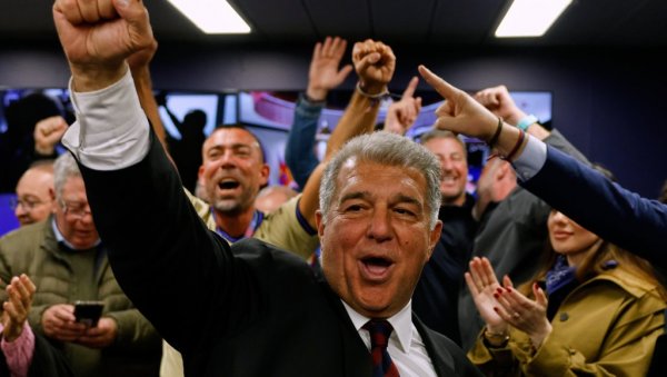 ПРВИ ПОТЕЗ НОВОГ СТАРОГ ПРЕДСЕДНИКА БАРСЕЛОНЕ: Ханси Флик остаје тренер до јуна 2028. године