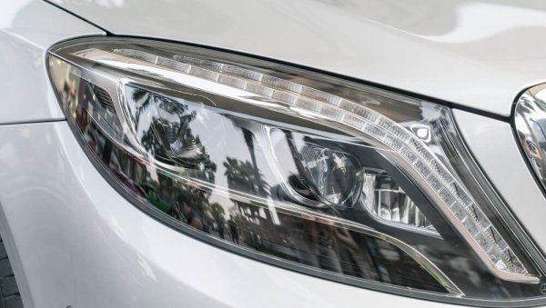 КРИСТАЛНО ЈАСНИ ФАРОВИ: Како да сами урадите професионалну рестаурацију полимеризацијом?