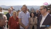 VUČIĆ U SEVOJNU: Predsednik se druži sa penzionerima (VIDEO)