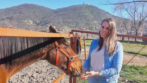 БОРБА ГРУЈИЋА И ДАЉЕ ТРАЈЕ: Узгајивачи коња из Вршца, који су изгубили готово цео салаш у лањском пожару, очекују помоћ институција