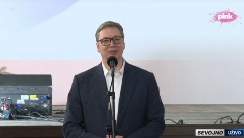 VUČIĆ U SEVOJNU: Predsednik obilazi porodičnu kompaniju za izradu spoljašnje i unutrašnje stolarije (VIDEO)