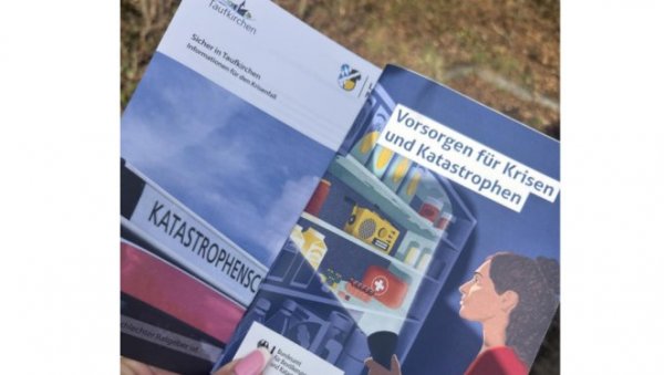 НЕМАЧКА МАСОВНО ДЕЛИ РАТНЕ БРОШУРЕ: Превенција или тиха најава великог сукоба?