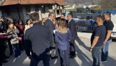 VUČIĆ U SEVOJNU: Predsednik obilazi porodičnu kompaniju za izradu spoljašnje i unutrašnje stolarije (VIDEO)