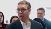 VUČIĆ U SEVOJNU: Predsednik obilazi porodičnu kompaniju za izradu spoljašnje i unutrašnje stolarije (VIDEO)